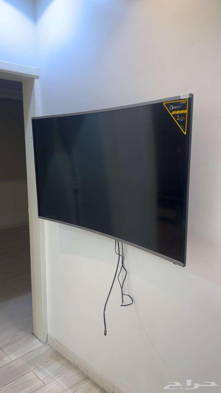 Reception tables and a 55-inch screen63186313084545114