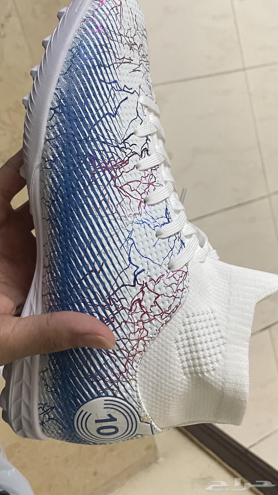 جزمه رياضية جديد سبب البيع المقاس صغير مقاسها 42631279838863391122