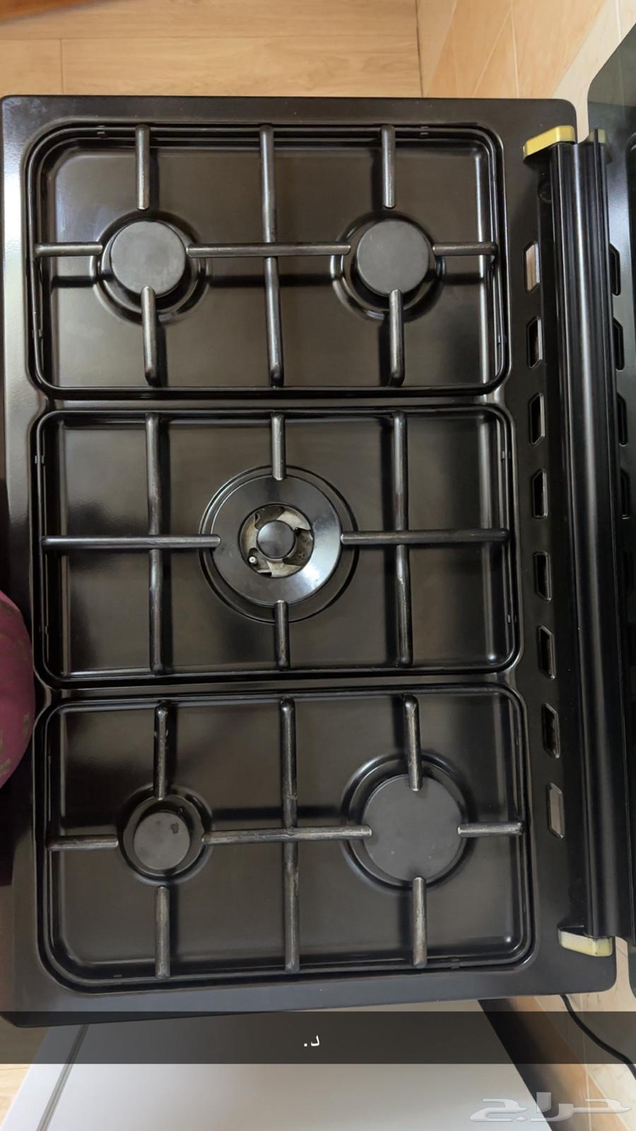 A semi-new oven with the front glass broken but its frame is intact64502927633025112