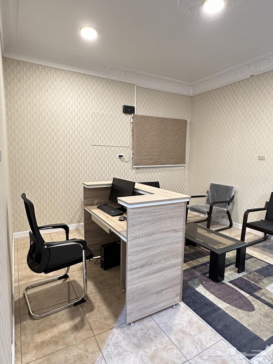 A place for kissing or renting a company headquarters or law offices63010616935043113