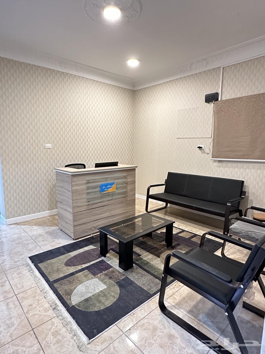 A place for kissing or renting a company headquarters or law offices63010616935043111