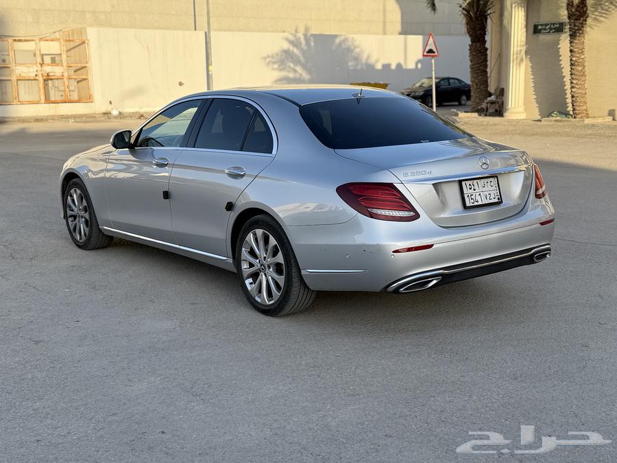 مرسيدس E220 ديزل 2020 قمة قمة قمة بالنظافة63182297379843112