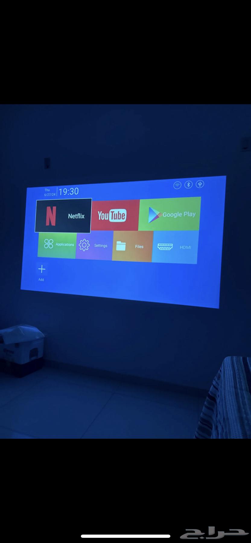 Smart projector connects to the internet and you watch directly63126041521923112