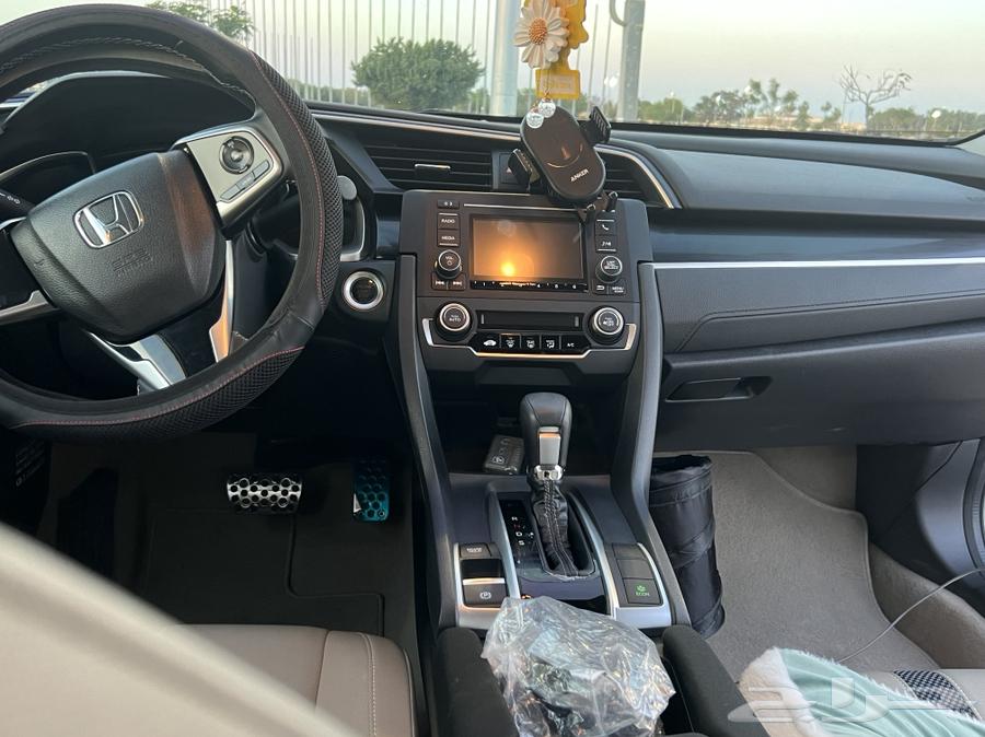 Honda civic في حالة الوكاله والممشى 12 الف كيلو فقط63182315140227113