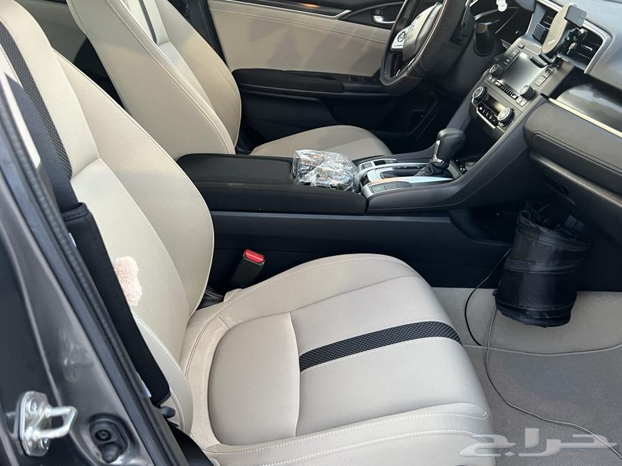Honda civic في حالة الوكاله والممشى 12 الف كيلو فقط63182315140227114