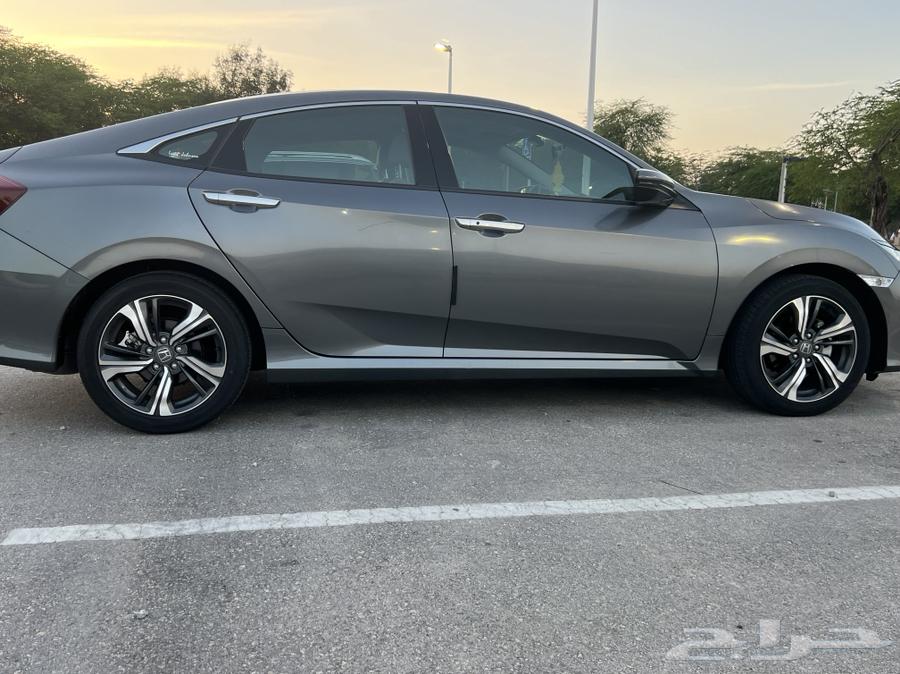Honda civic في حالة الوكاله والممشى 12 الف كيلو فقط63182315140227112