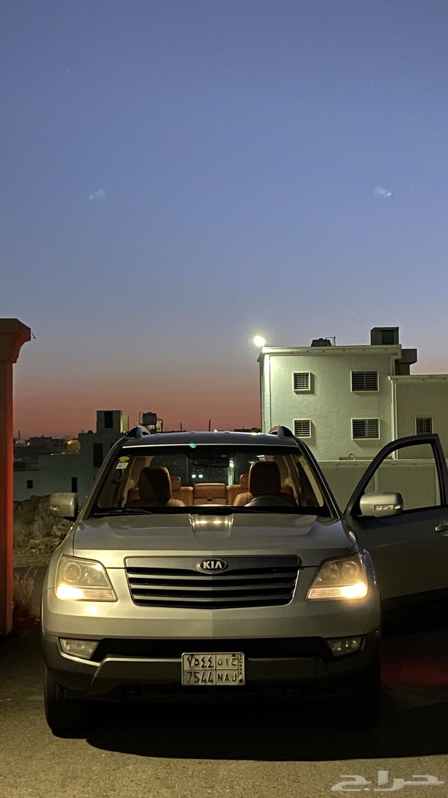I have a 2013 Kia Mohave in silver color, excellent condition, for sale.63181828449409111