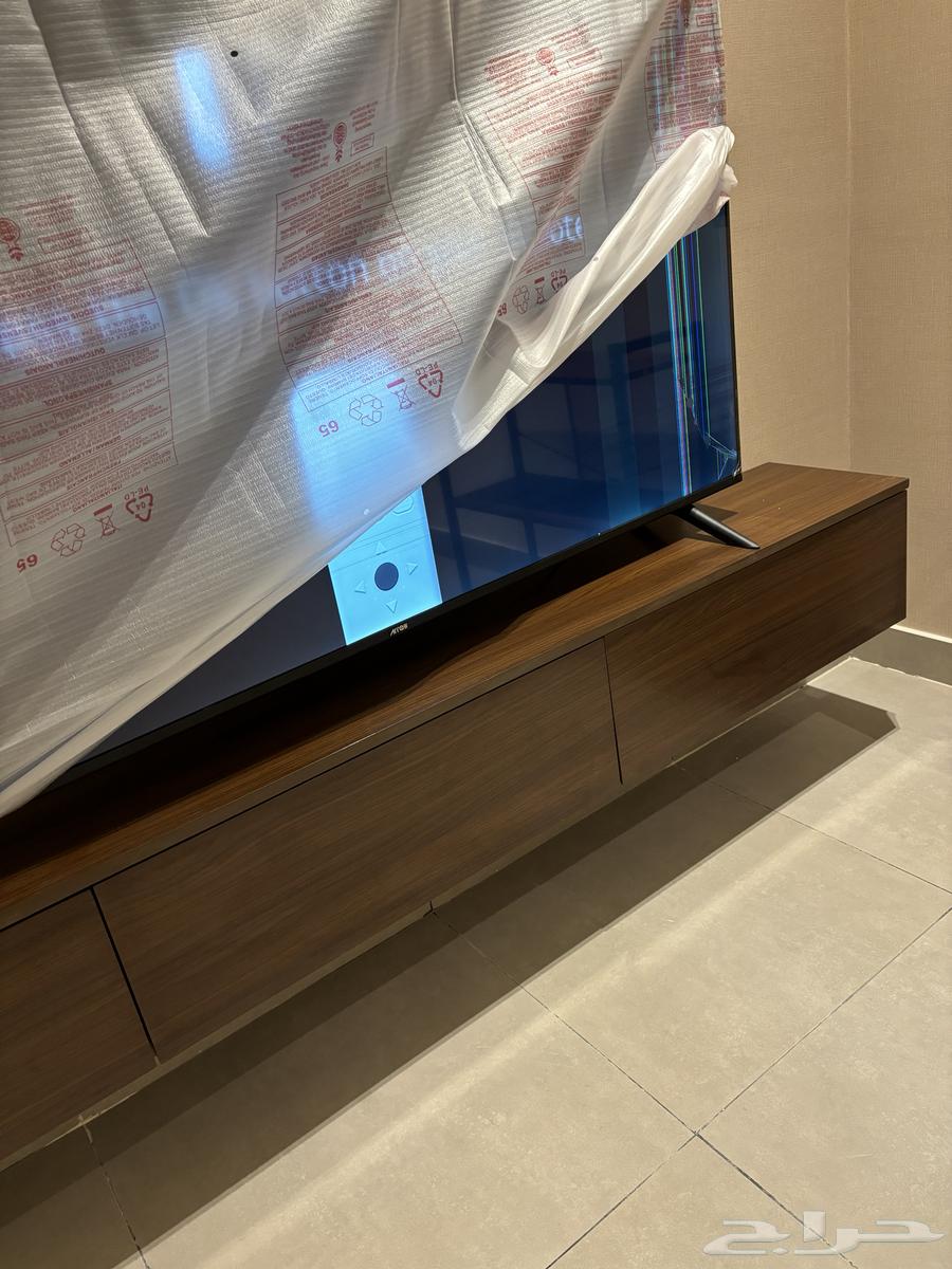 تلفزيون 65 نظام LG جديد يوجد كسر بالشاشة63010451069954111