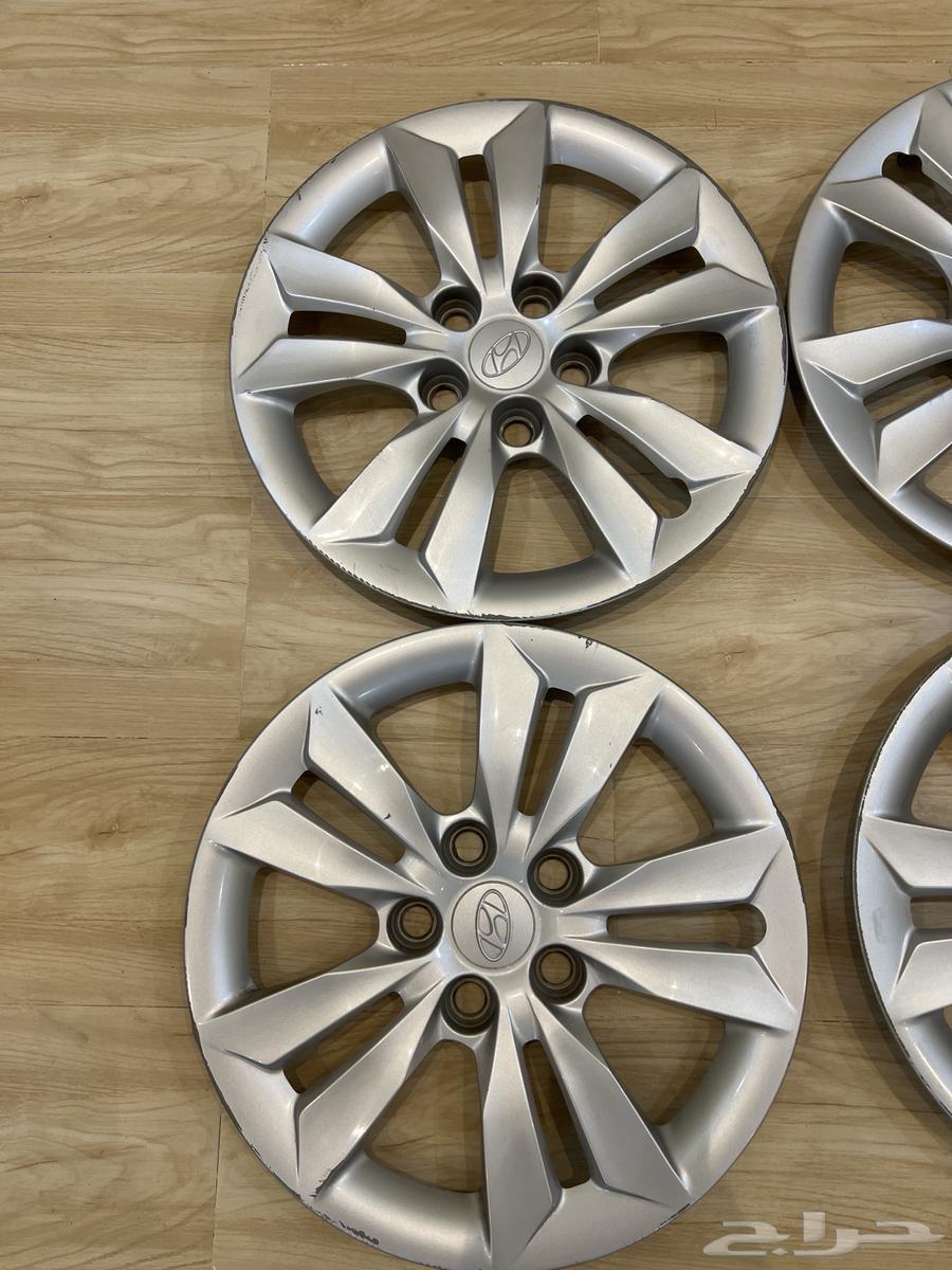 Original text appears to be in Arabic with possible spelling/grammar issues. Corrected Arabic meaning: "Tire for Sonata 11-15 original agency sold."  
Translation in en (ISO639-1):

Tire for Sonata 11-15, original agency, already sold.63180872283907113