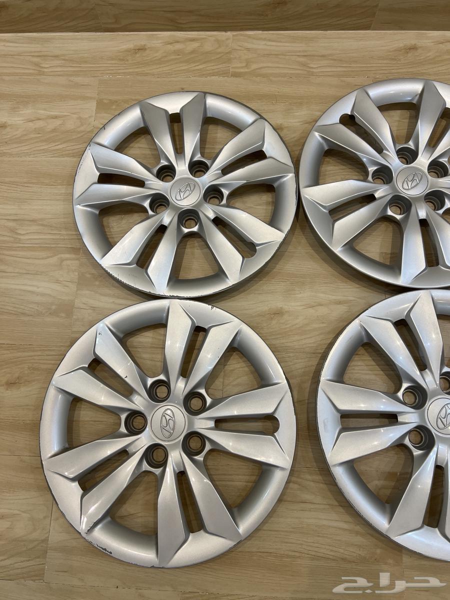 Original text appears to be in Arabic with possible spelling/grammar issues. Corrected Arabic meaning: "Tire for Sonata 11-15 original agency sold."  
Translation in en (ISO639-1):

Tire for Sonata 11-15, original agency, already sold.63180872283907112