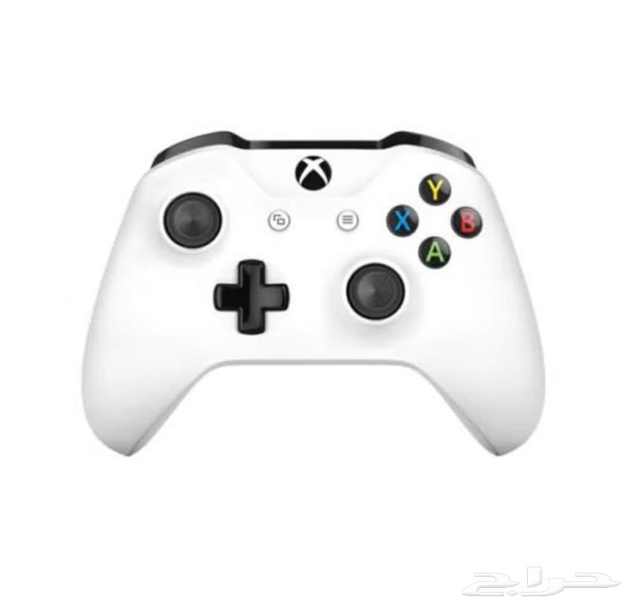 Xbox One with two clean controllers63187448593411112