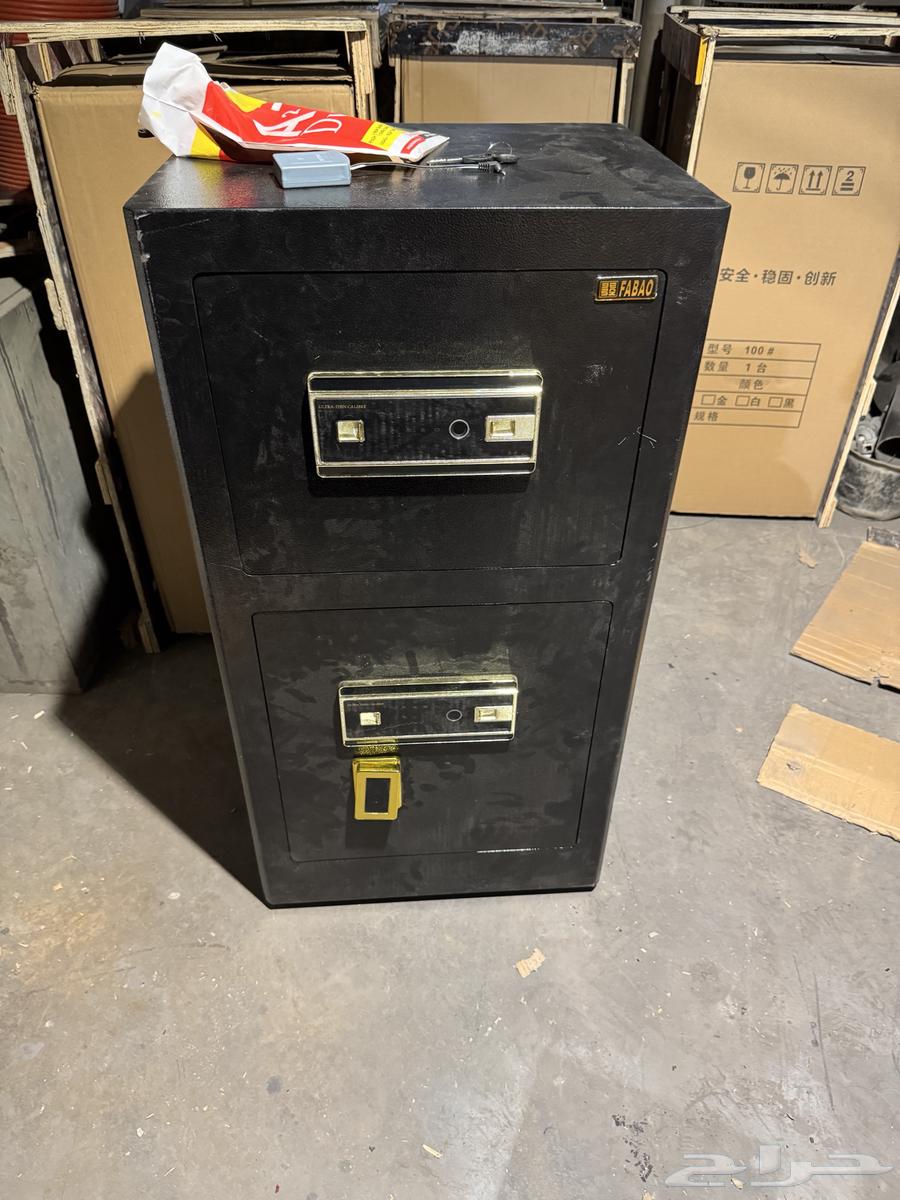 A new innovative digital safe with a height of 1 meter, not used63121910082307114