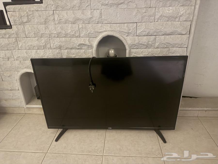 The television has a broken screen63177981852033110