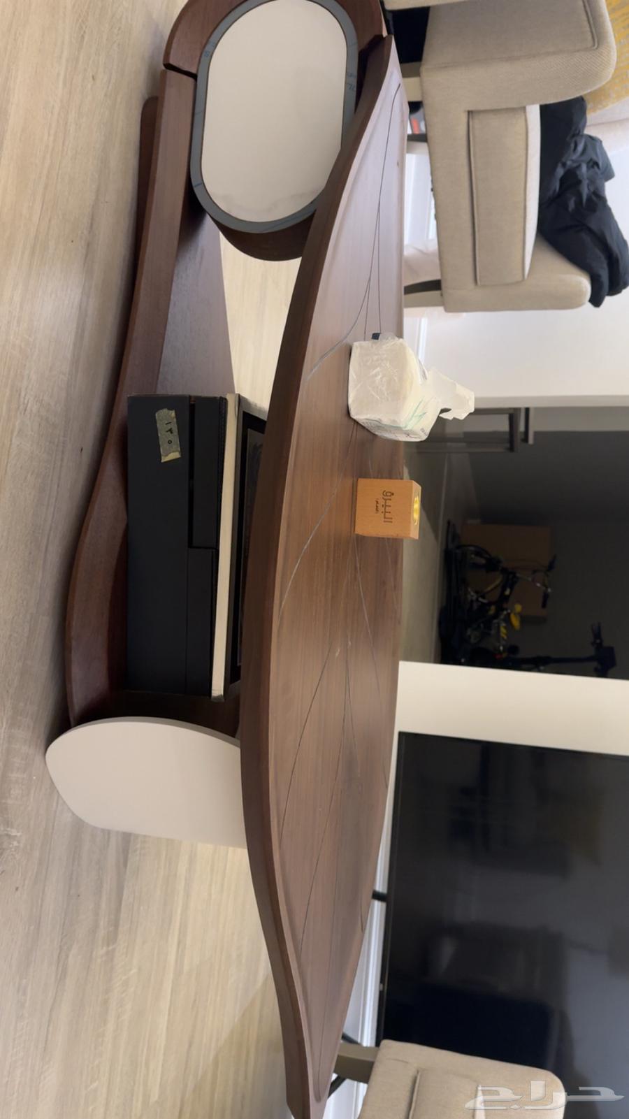 طاولة ريشه مودرن63118930261634112