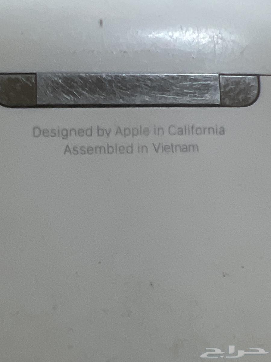 Earpods listening63119696565506111