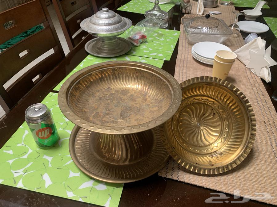 A large copper-covered dish with dates63151155631105112