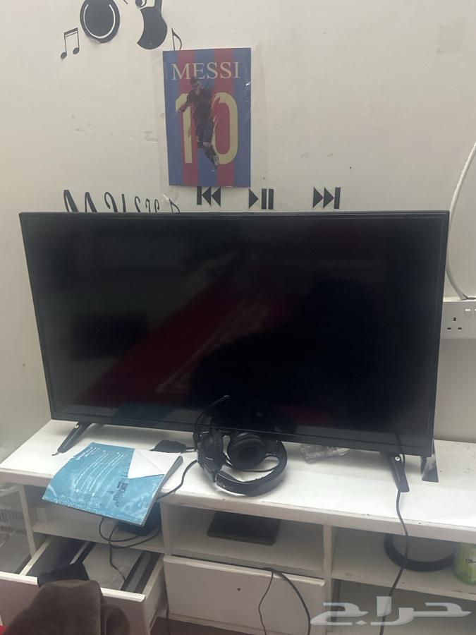 52-inch screen with nothing on it, but it has Netflix, Shahid, and everything.631757743340821117