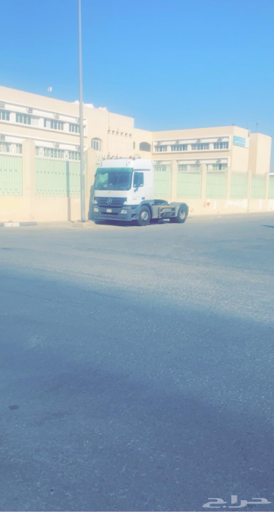 Truck head for pulling rooms, trailers and heavy equipment630191058420491126