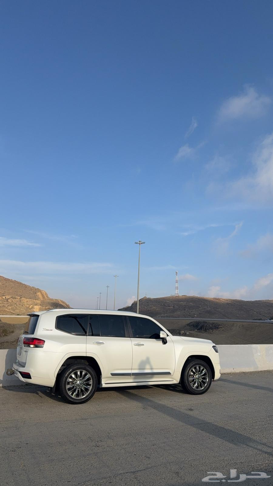 لاندكروزر 2022 فل كامل جديد ممشى 95 الف واتساب63173180555522114