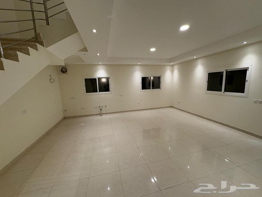 للإيجار فيلا واسعة في حي البحيرة بالخبر 048105263010619493377114