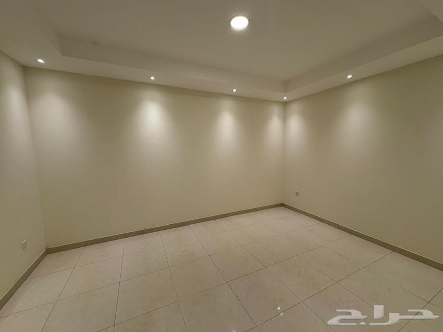 للإيجار فيلا واسعة في حي البحيرة بالخبر 048105263010619493377113