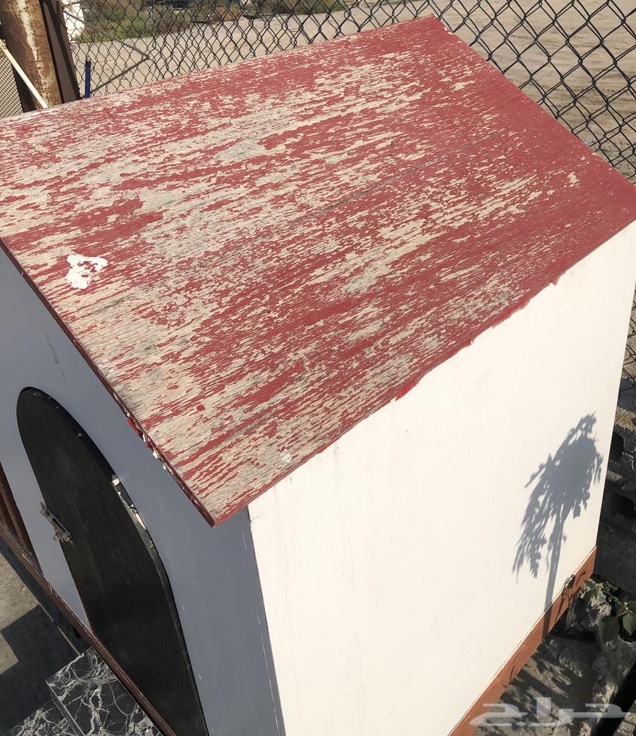 Wooden dog house (used)63115623912962112