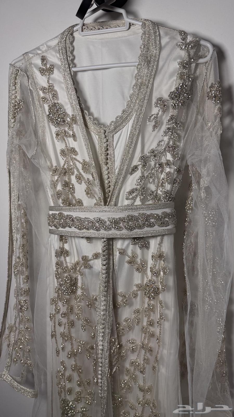 White noble kaftan63113379205378112