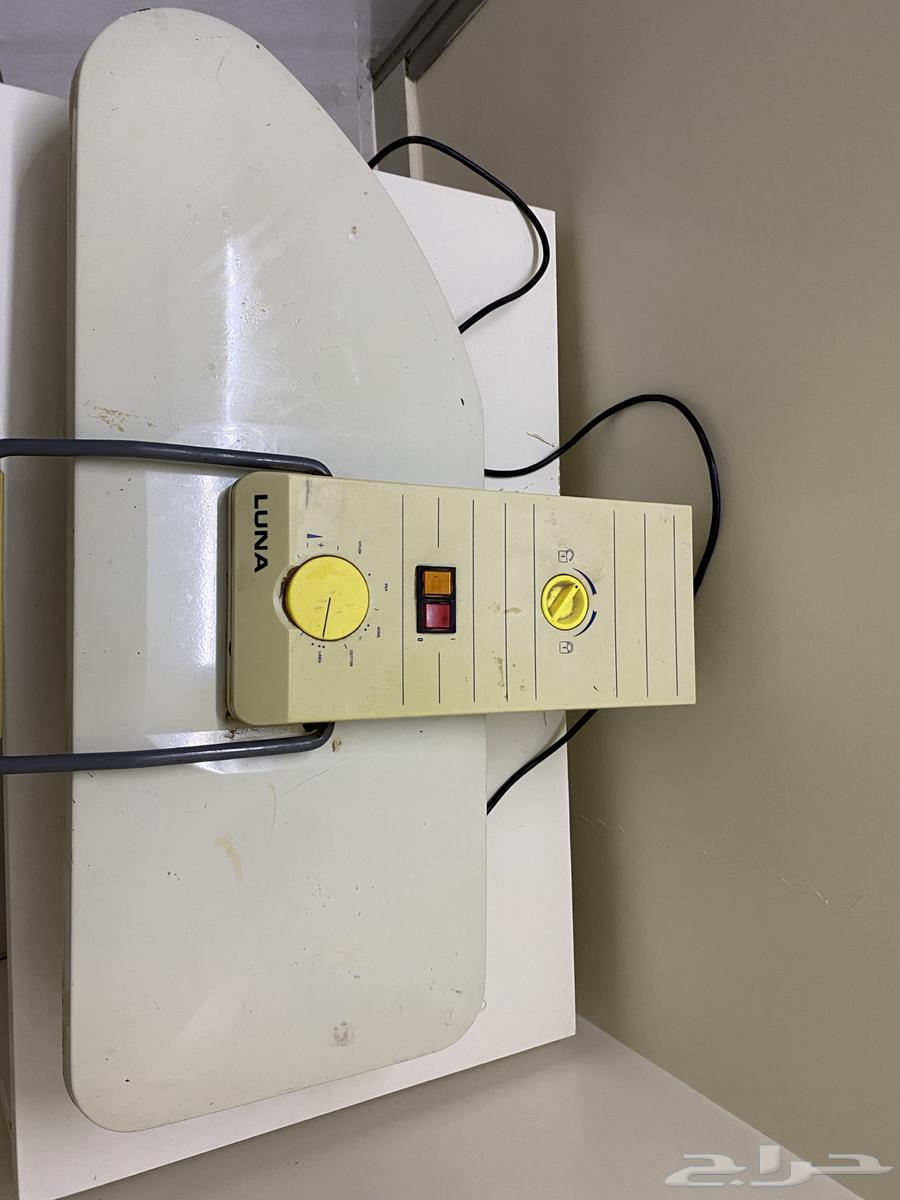 Ironing clothes63113800326018111