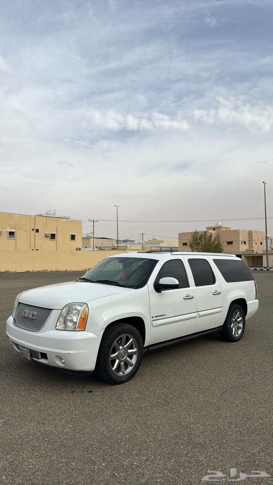 Clean James Yukon XL Denali 2008 white for sale, very clean, long version631722630786591121