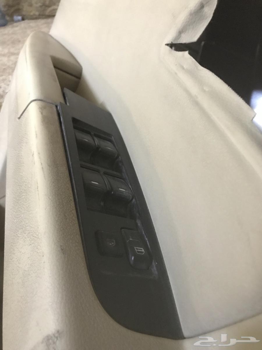 Old door of a 2014 model car63171796259713111
