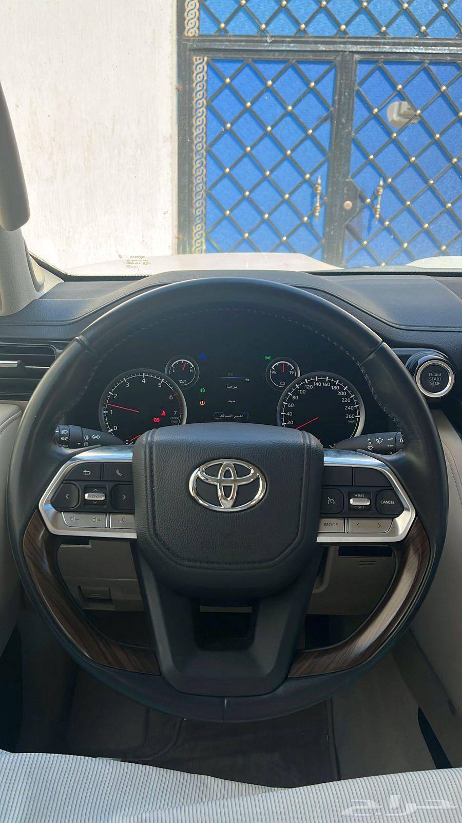 لاند كروزر 2023 Gxr3 بريمي للبيع63172252656513113