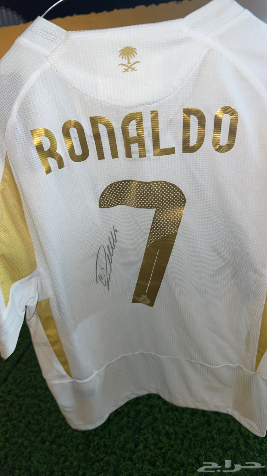 تيشرت رونالدو بتوقيعه مع النصر631108143196171110