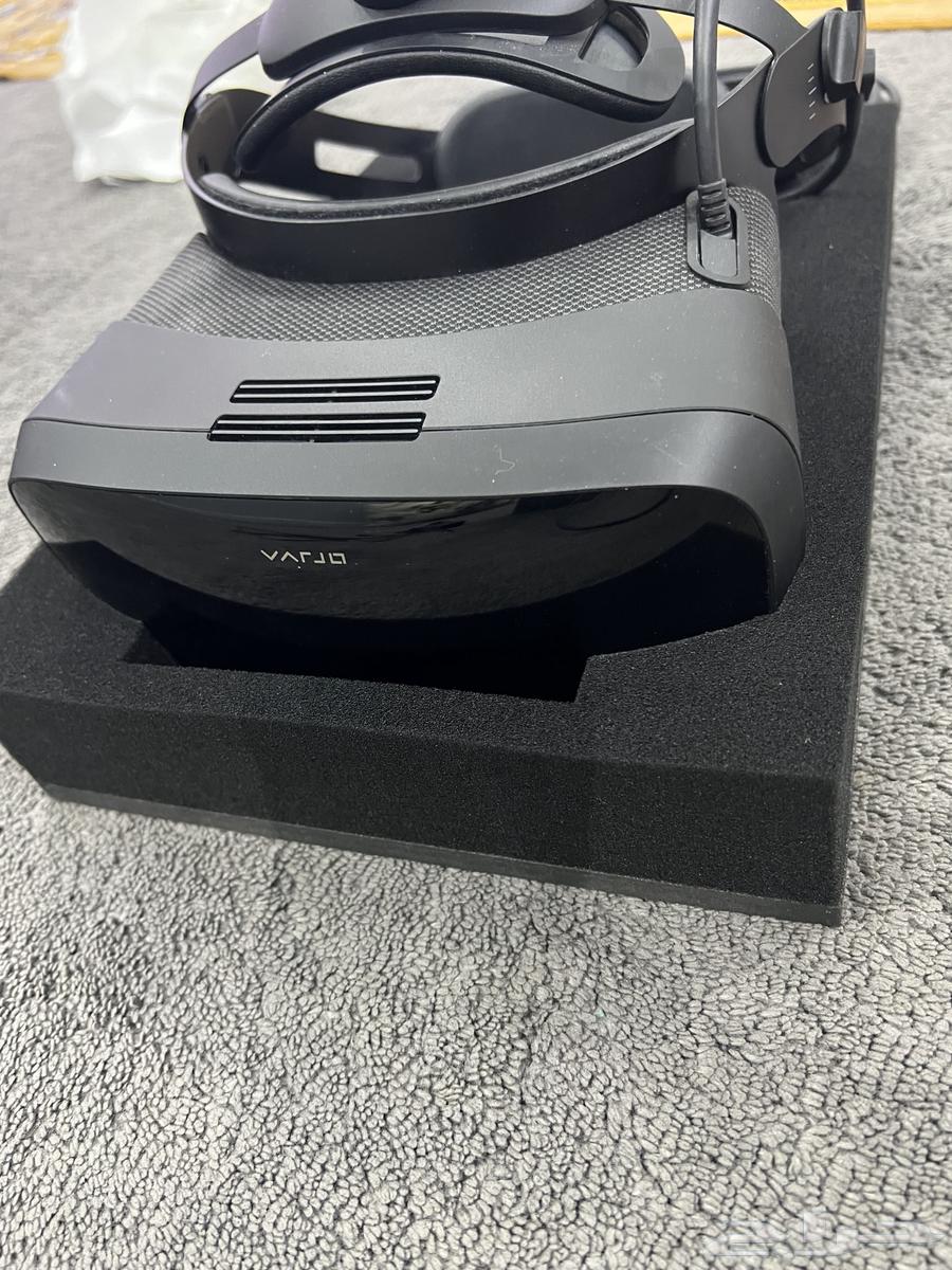 For sale, the strongest VR glasses Varjo Aero with HTC stations63109697098242113