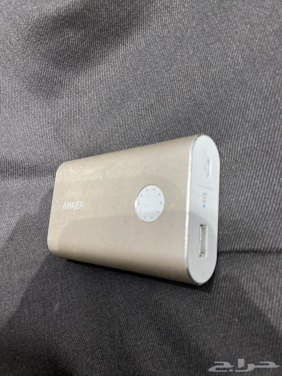 I am selling a portable charger for smartphones.63108653840643111