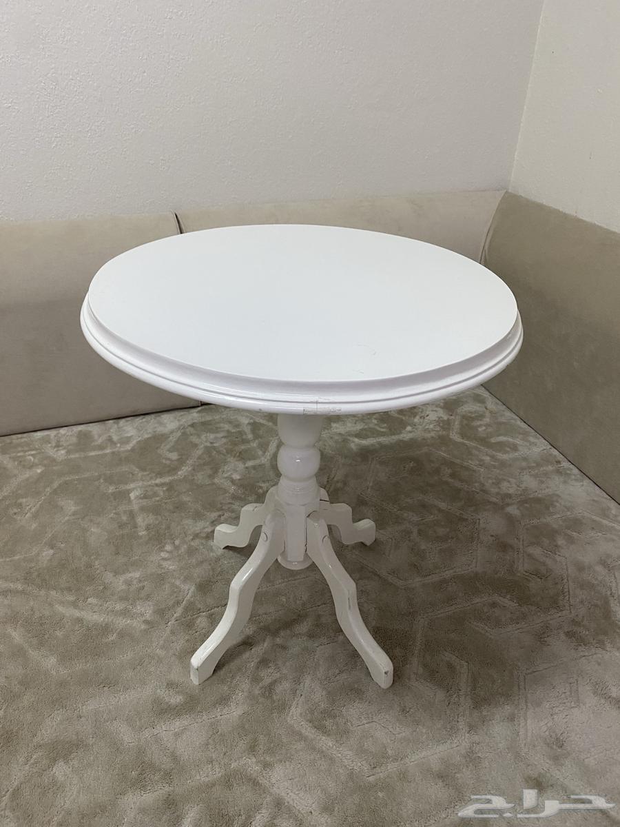 Side table with slight cracks for sale63108648403713111
