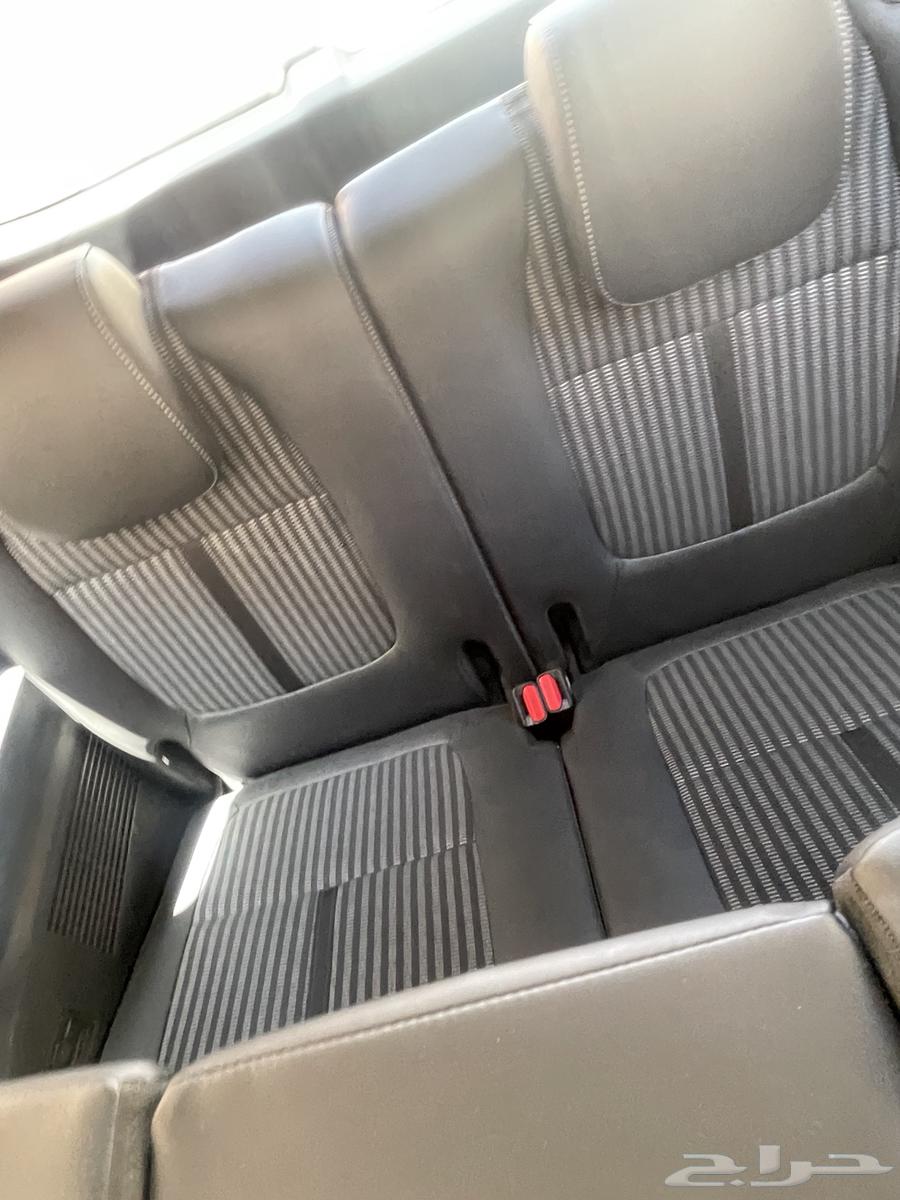 Kia Carens model 202463167629893762112