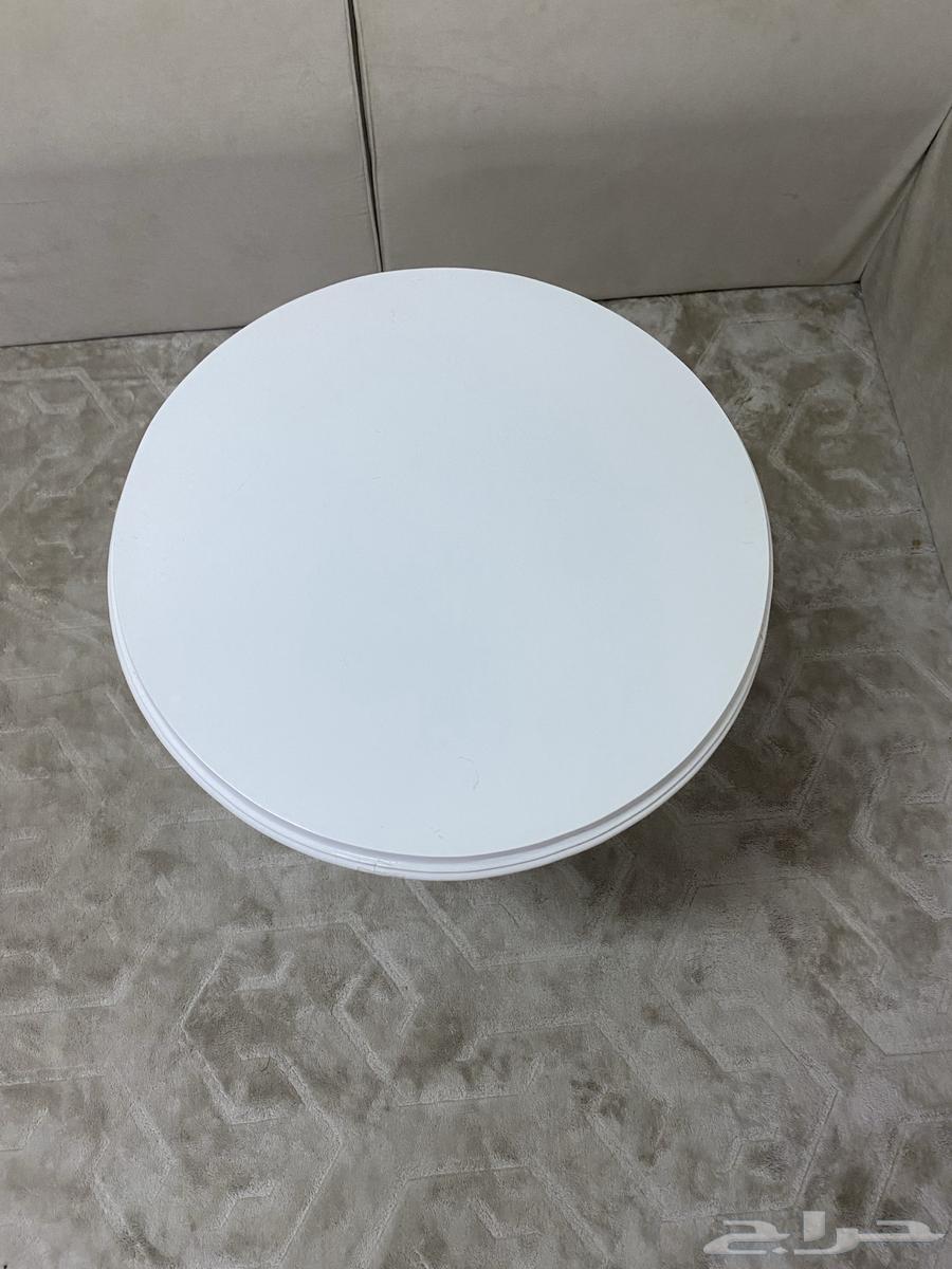 Side table with slight cracks for sale63108648403713118