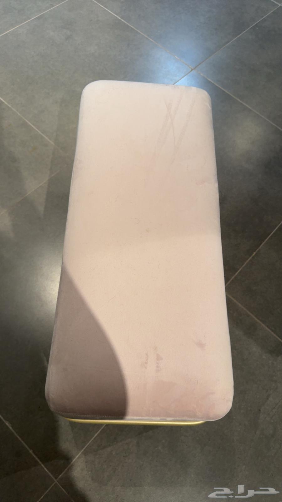 A carpet box with a width of 70 cm, height of 19 cm, light pink velvet color631060315700491116