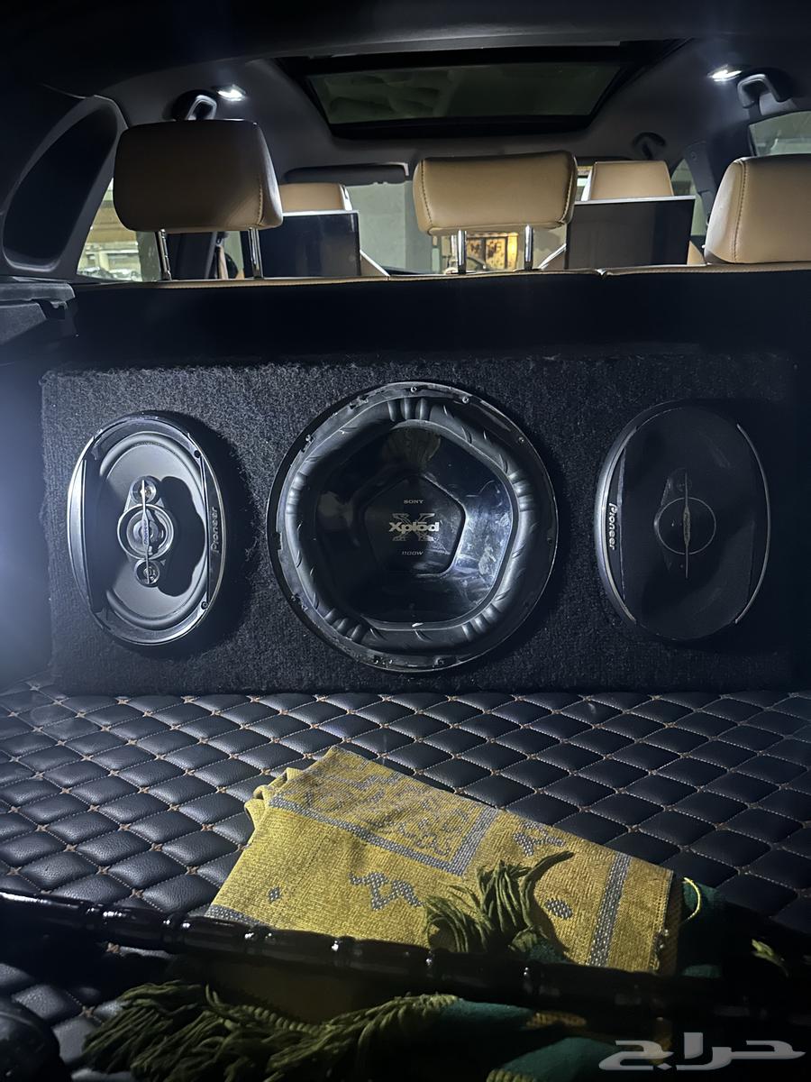 Sound system with speakers and enclosure63104178314627111