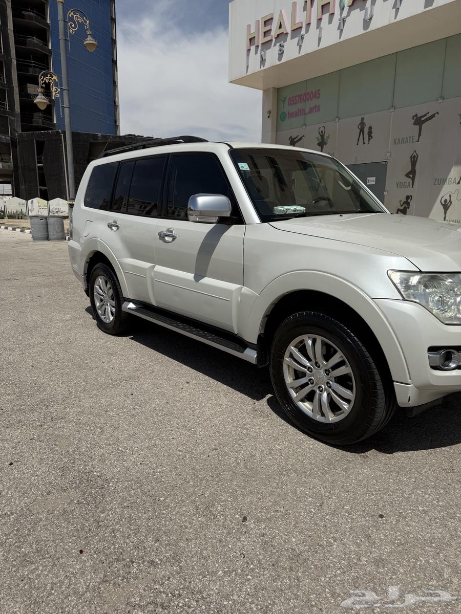 Pajero 2017 with a large 3.8 engine, fully loaded63164351885699111