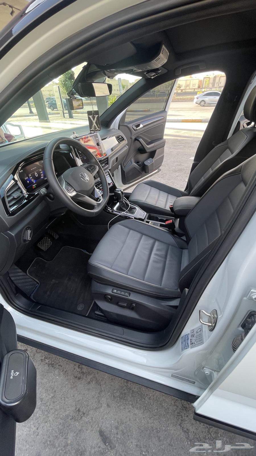 Discount and 10,000 cash for a 2024 Volkswagen T-Roc Black Style63159740556803113