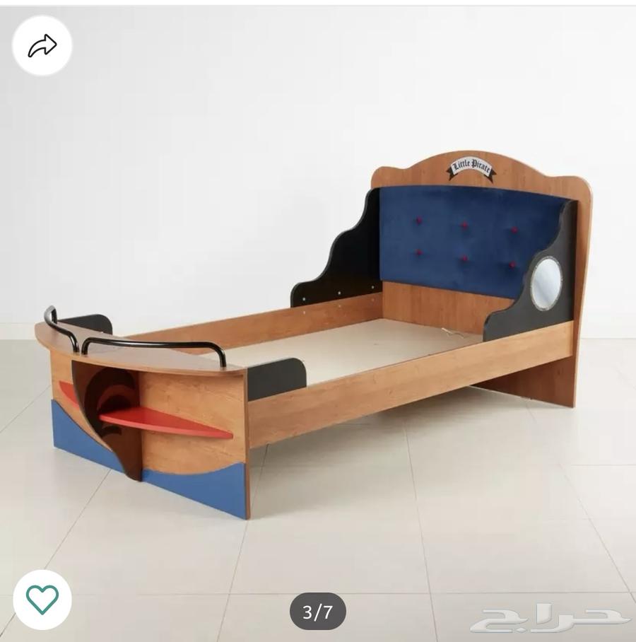 Two beds of the same shape63101909865217112