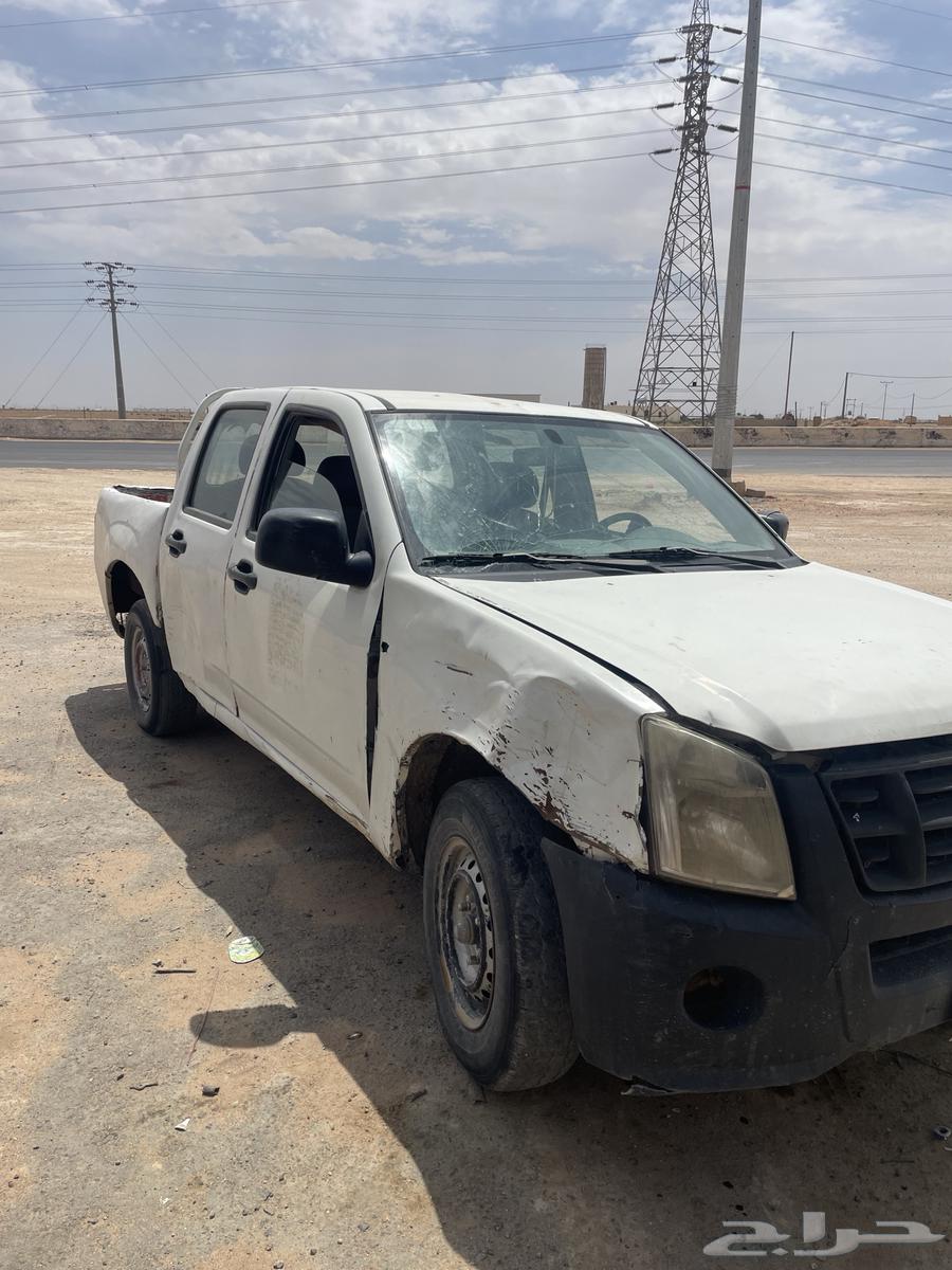 Isuzu pickup truck with two cabins 201163160190414977112