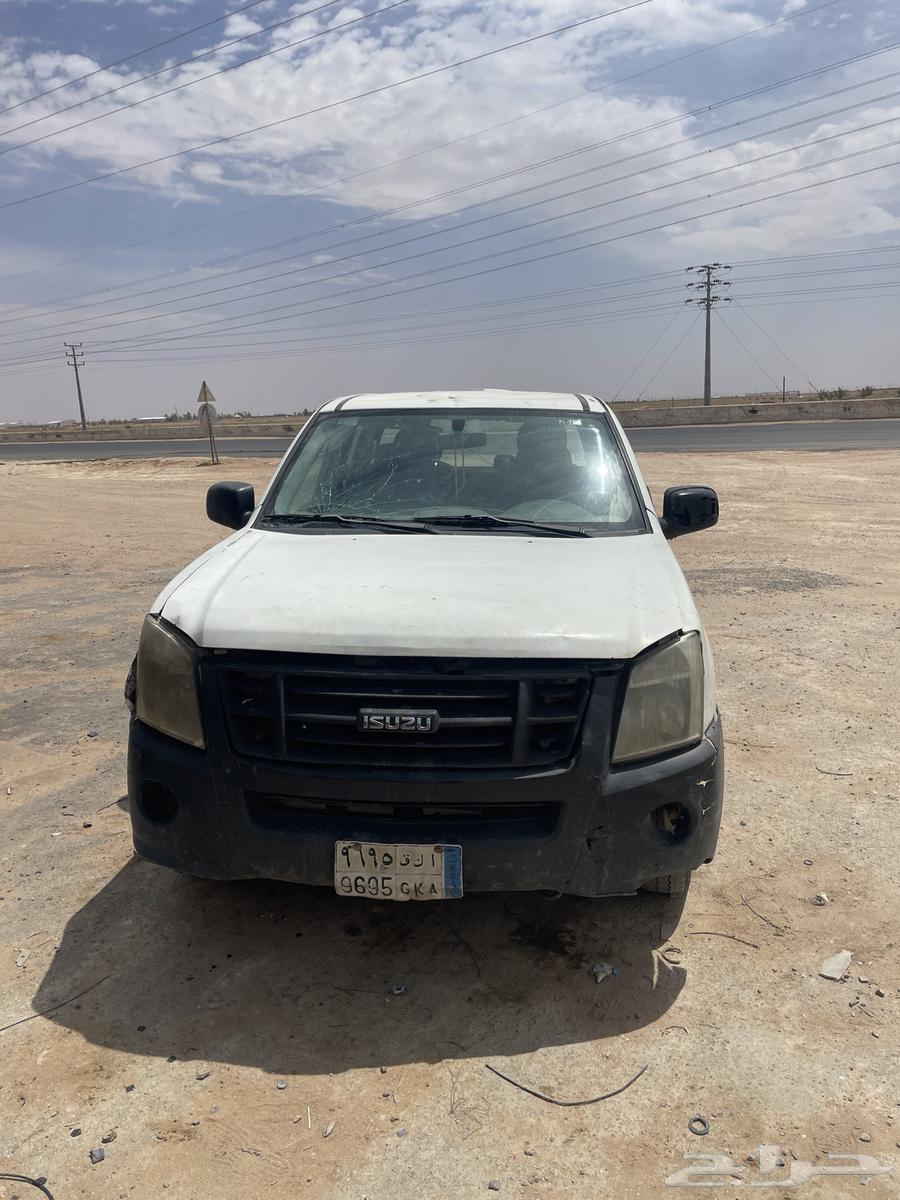 Isuzu pickup truck with two cabins 201163160190414977111