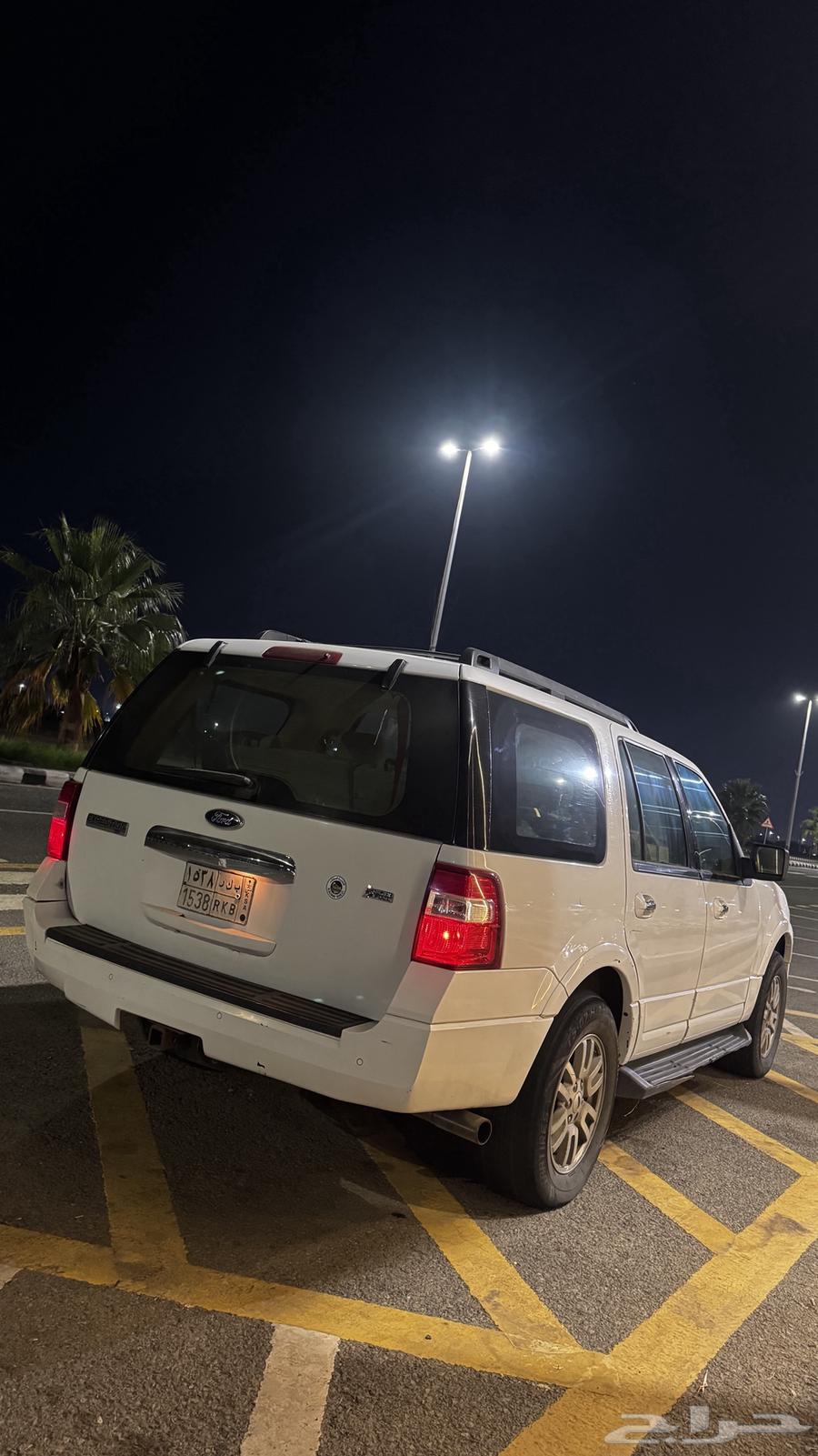 Expedition 2011 XLT body text needs cleaning not sprayed63154651369859112