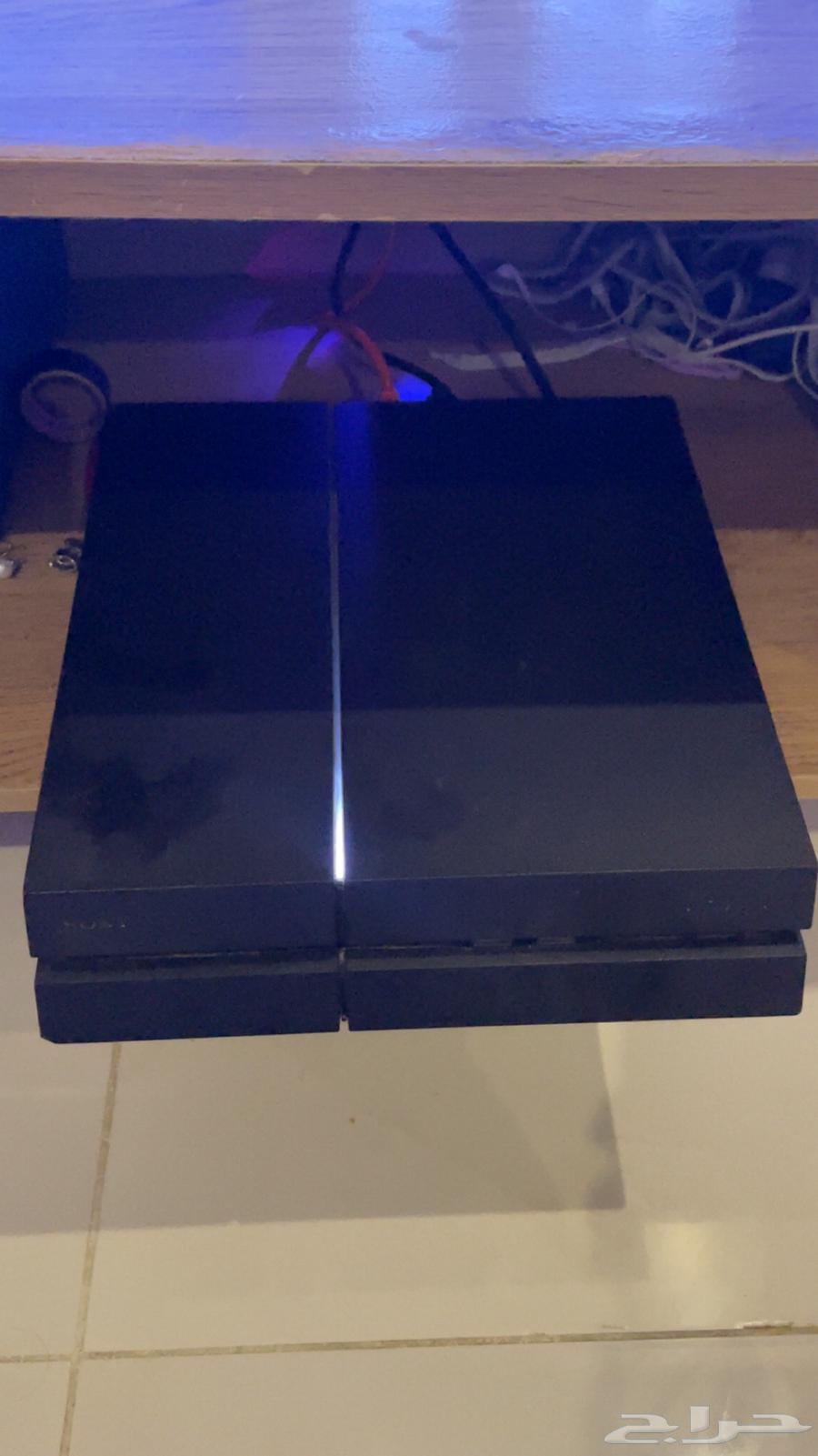 For sale, new Sony Four, its hand and cables are available.63101587149571113