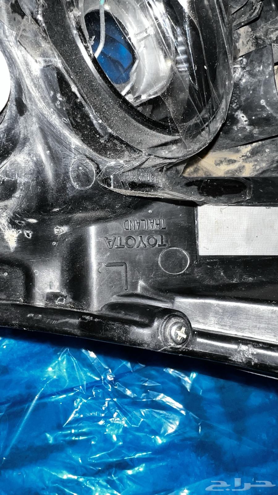 A candle and a screen for a 2020 Hilux model63157031146498113
