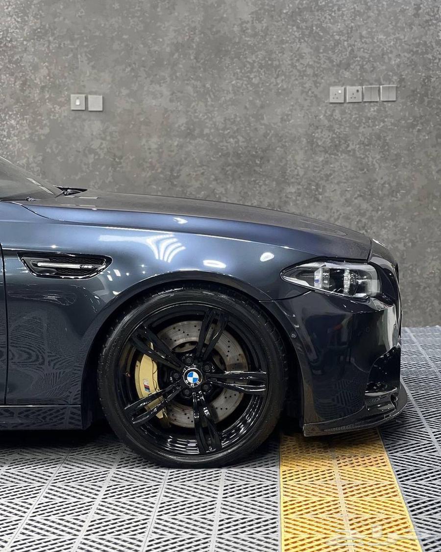 BMW M5 F10 201263153732802434113