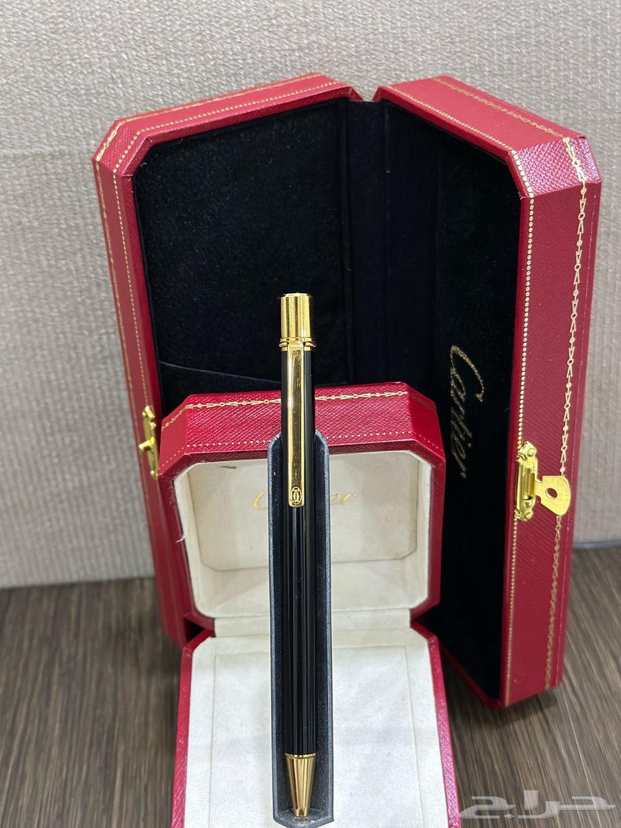Cartier Santos Black Watch is one of the rare pieces.63101216032387111