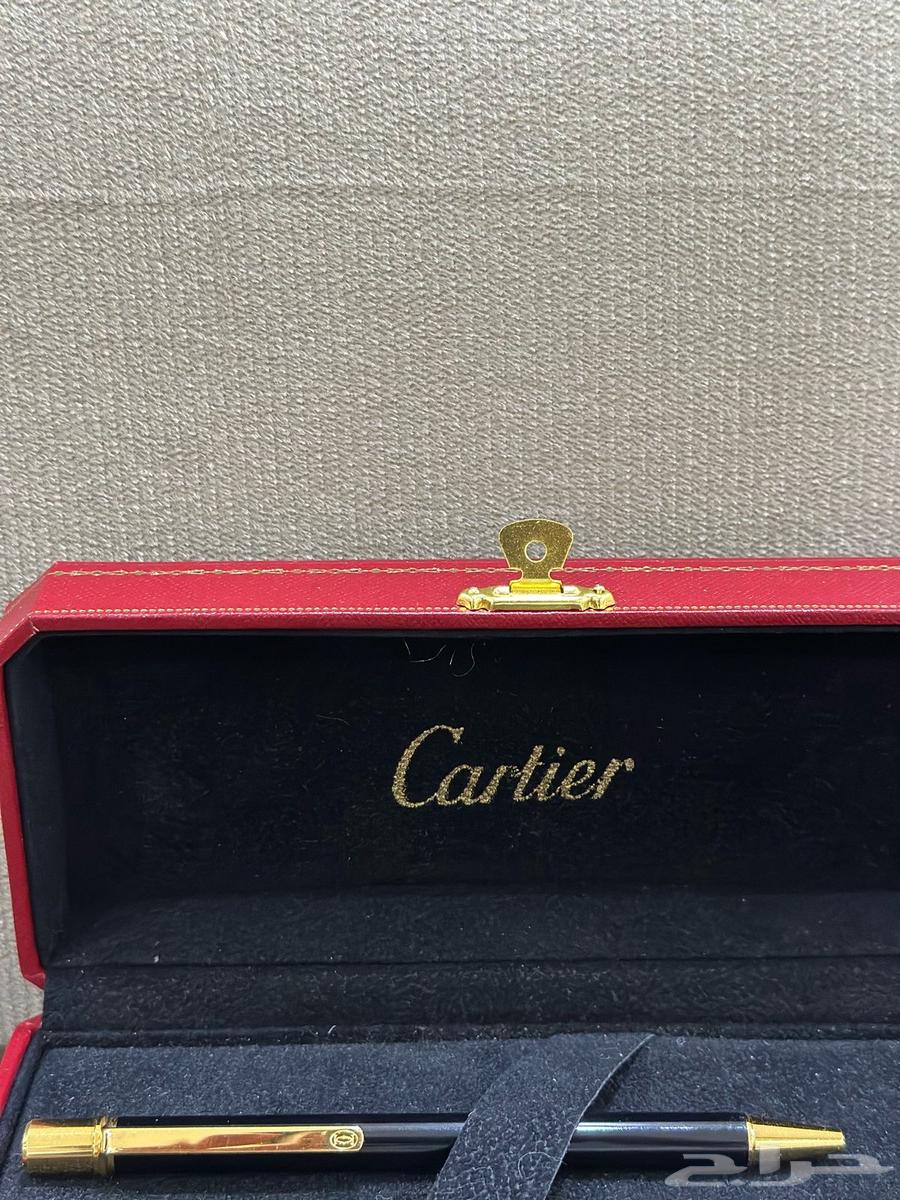 Cartier Santos Black Watch is one of the rare pieces.63101216032387112